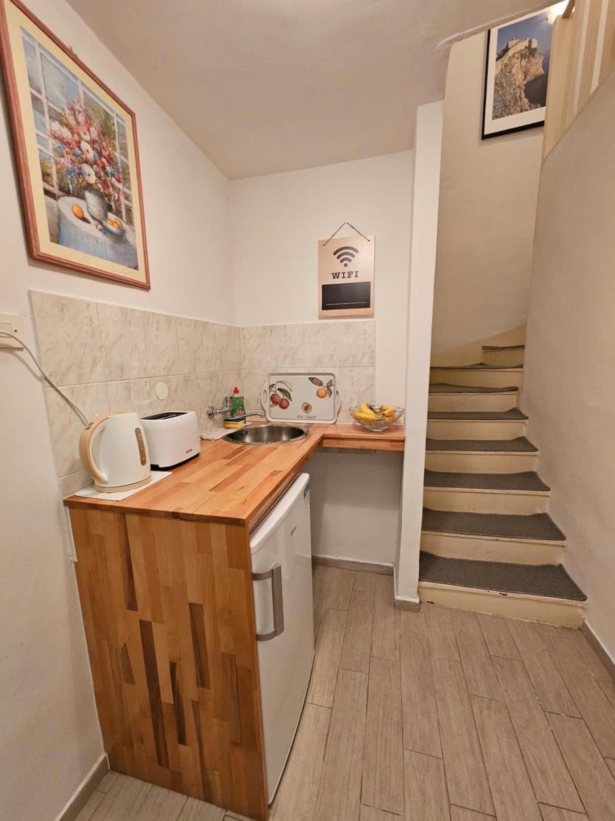 De Spot Guest House - Pile Old Town Gate Дубровник Екстер'єр фото