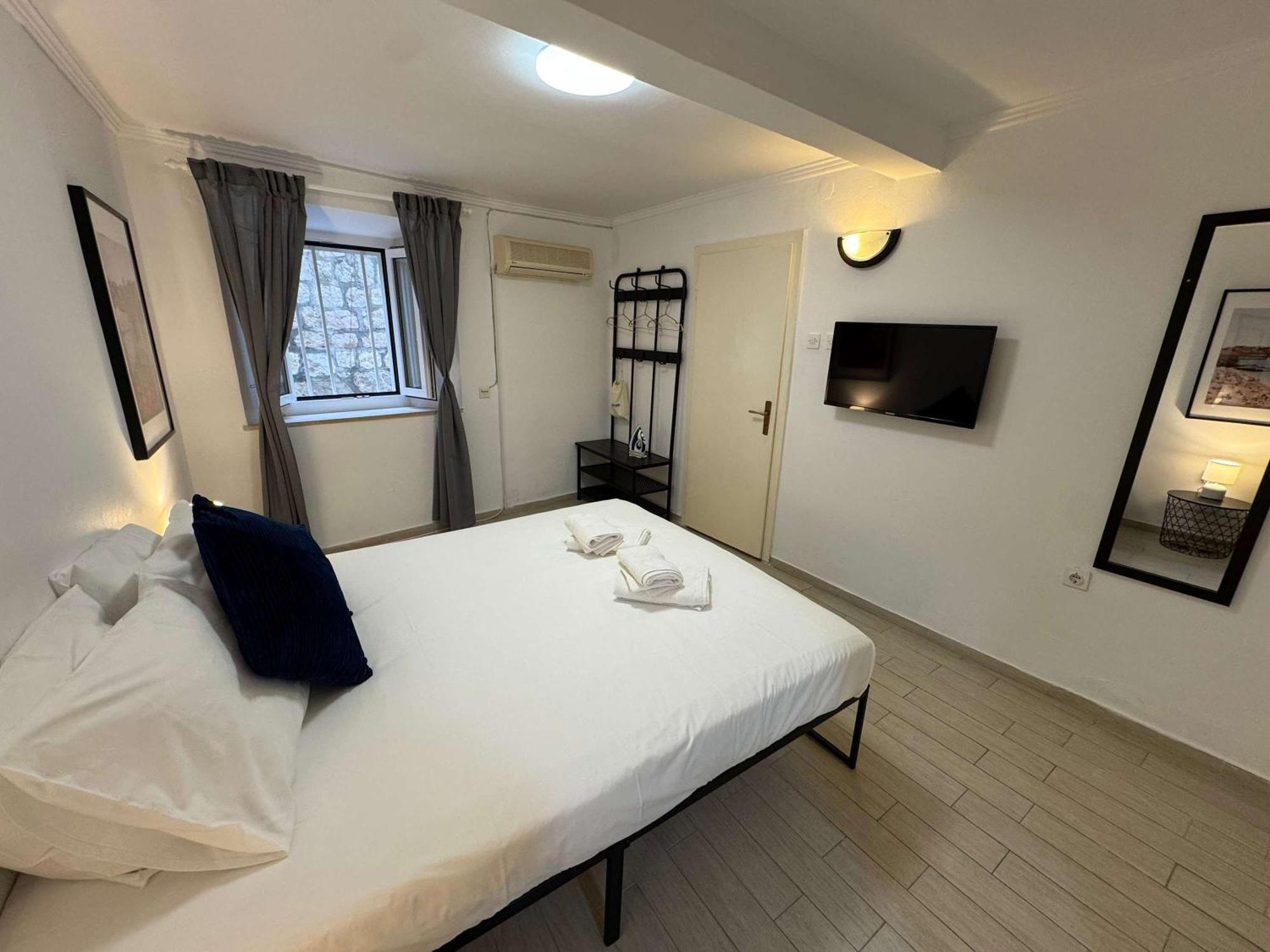 De Spot Guest House - Pile Old Town Gate Дубровник Екстер'єр фото