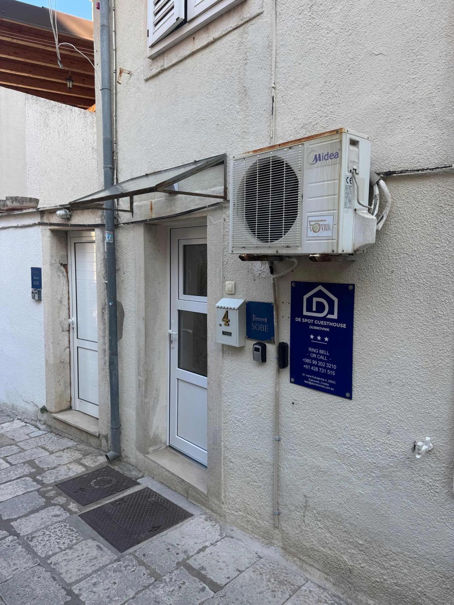 De Spot Guest House - Pile Old Town Gate Дубровник Екстер'єр фото